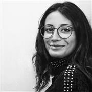 Studentessa Universitaria con diploma - Liceo Scientifico tradizione